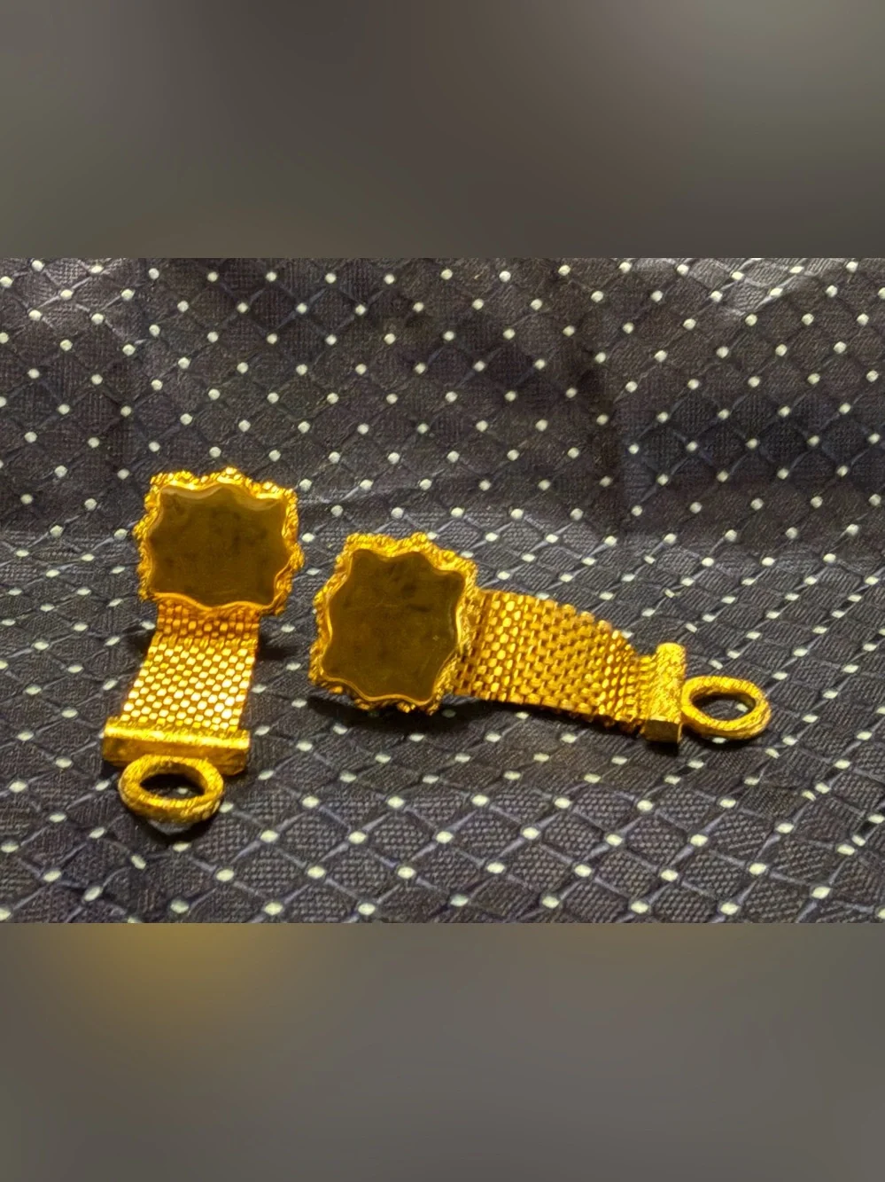 Gold-Tone Mesh Wrap Around Cuff Links with Decorative Medallions